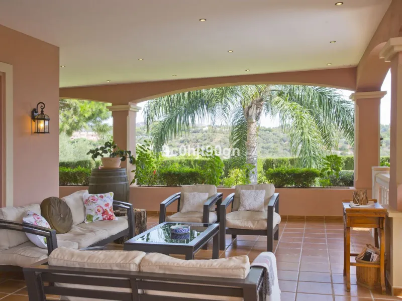 Elegant 3-Level Villa in Elviria, Marbella – Light, Space & Versatility!