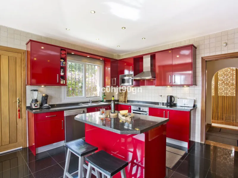 Elegant 3-Level Villa in Elviria, Marbella – Light, Space & Versatility!