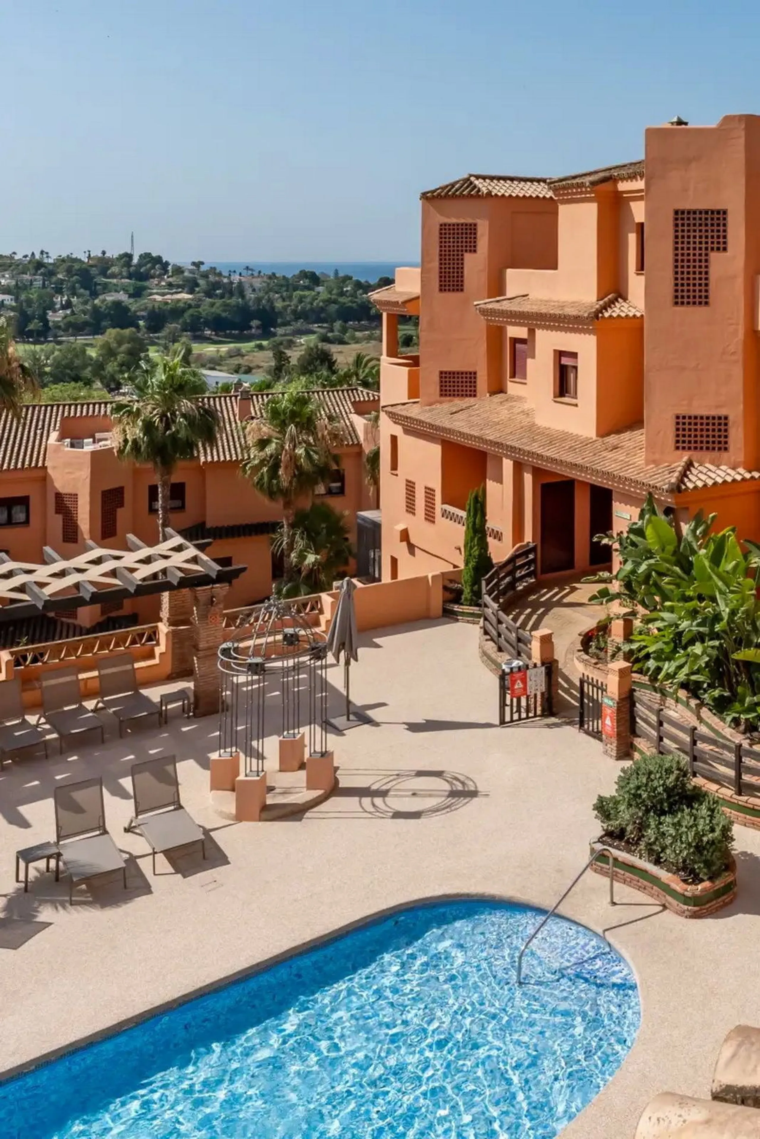Ideal for golf lovers and investors
