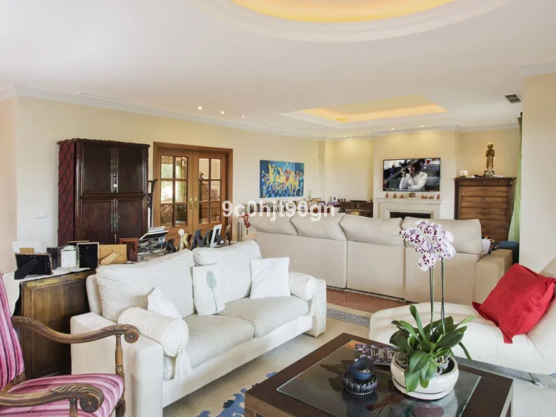 Elegant 3-Level Villa in Elviria, Marbella – Light, Space & Versatility!