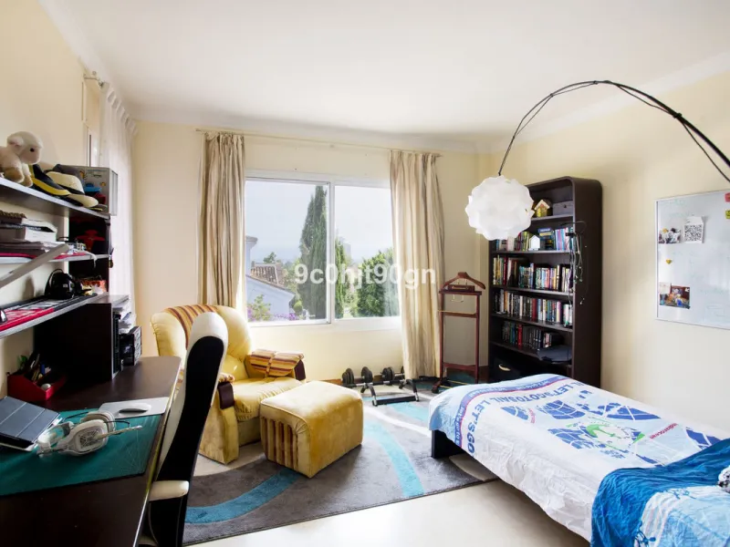 Elegant 3-Level Villa in Elviria, Marbella – Light, Space & Versatility!