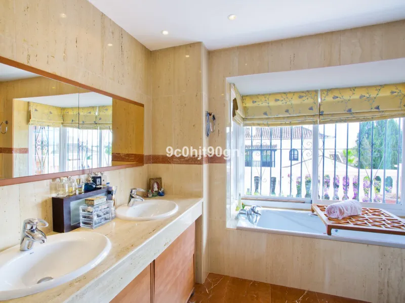 Elegant 3-Level Villa in Elviria, Marbella – Light, Space & Versatility!