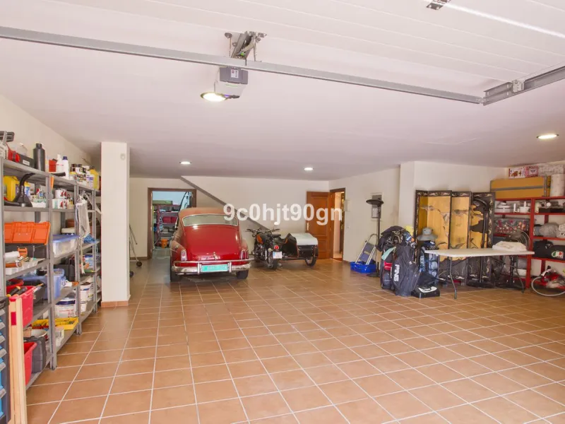 Elegant 3-Level Villa in Elviria, Marbella – Light, Space & Versatility!