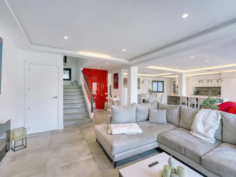 House - Detached Villa в продаже в Istán, Málaga. В доме 4 спален и 7 ванных комнат. Площадь дома 339 м². Площадь участка 410 м²