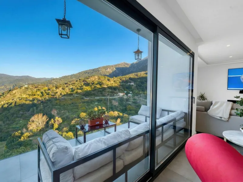 House - Detached Villa в продаже в Istán, Málaga. В доме 4 спален и 7 ванных комнат. Площадь дома 339 м². Площадь участка 410 м²