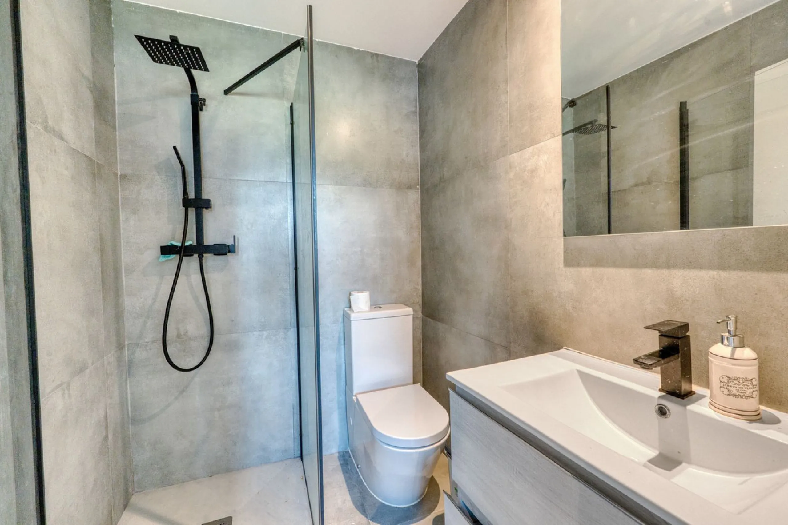 House - Detached Villa в продаже в Istán, Málaga. В доме 4 спален и 7 ванных комнат. Площадь дома 339 м². Площадь участка 410 м²