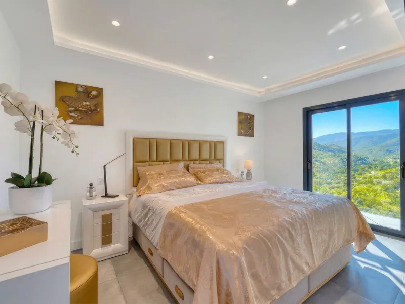House - Detached Villa в продаже в Istán, Málaga. В доме 4 спален и 7 ванных комнат. Площадь дома 339 м². Площадь участка 410 м²
