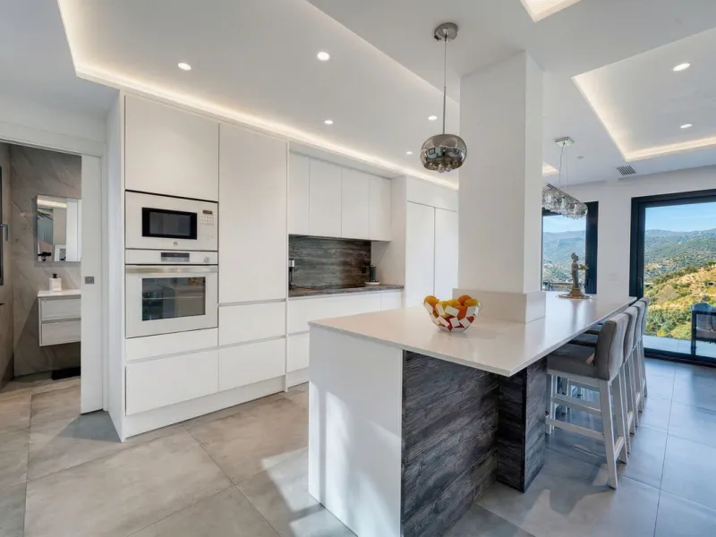 House - Detached Villa в продаже в Istán, Málaga. В доме 4 спален и 7 ванных комнат. Площадь дома 339 м². Площадь участка 410 м²