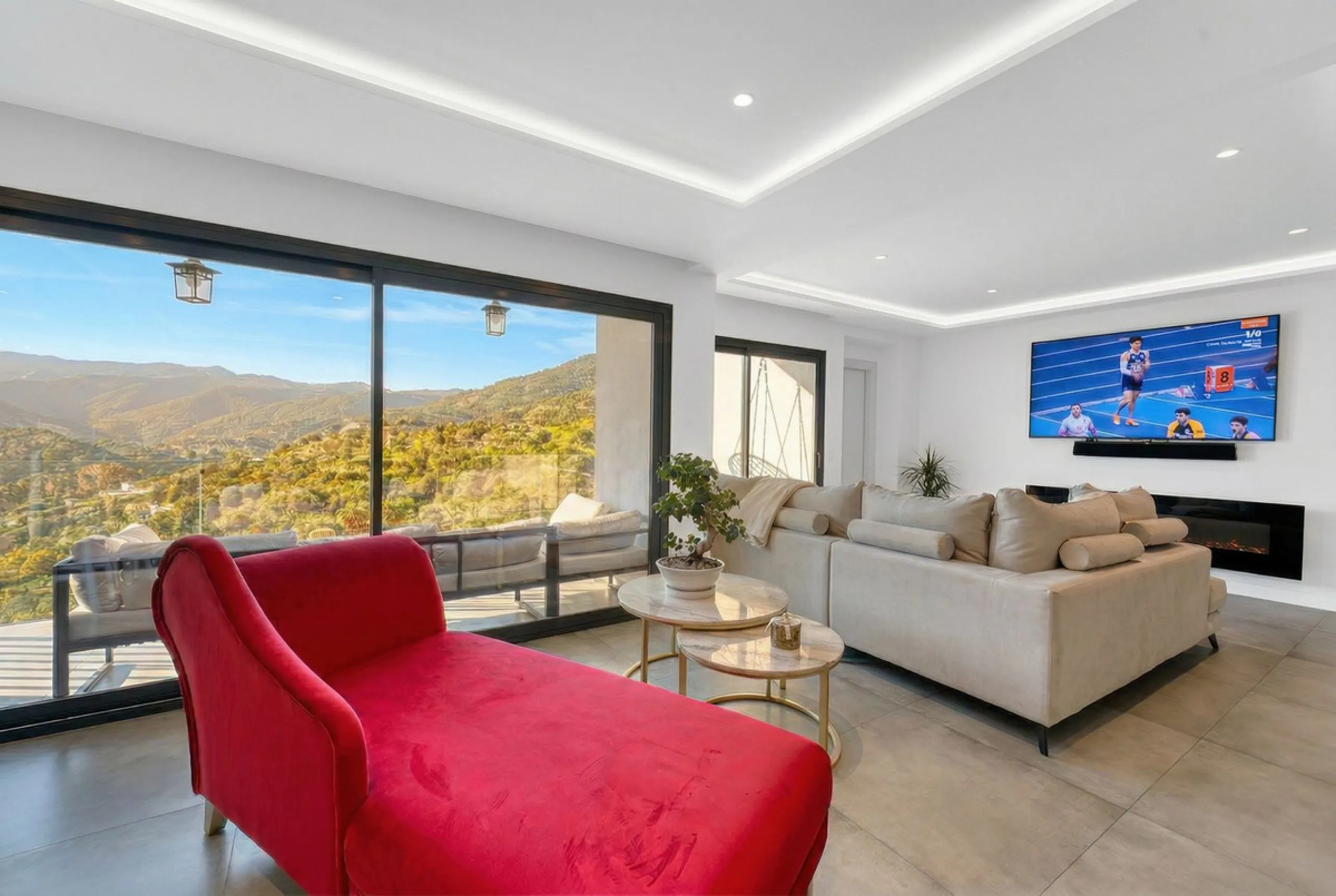 House - Detached Villa в продаже в Istán, Málaga. В доме 4 спален и 7 ванных комнат. Площадь дома 339 м². Площадь участка 410 м²