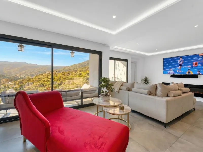 House - Detached Villa в продаже в Istán, Málaga. В доме 4 спален и 7 ванных комнат. Площадь дома 339 м². Площадь участка 410 м²