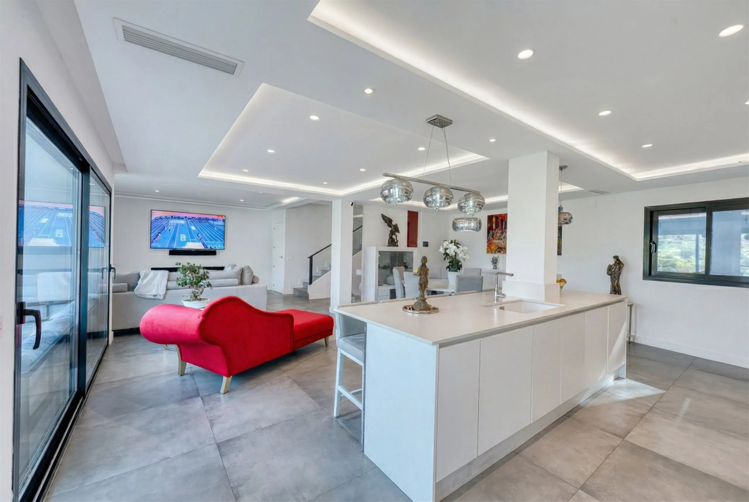 House - Detached Villa в продаже в Istán, Málaga. В доме 4 спален и 7 ванных комнат. Площадь дома 339 м². Площадь участка 410 м²