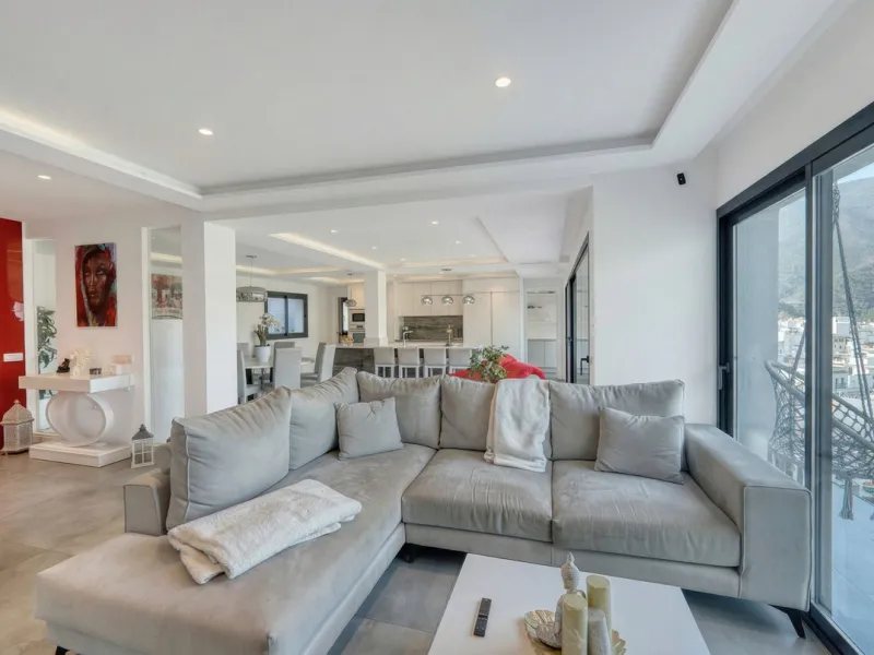 House - Detached Villa в продаже в Istán, Málaga. В доме 4 спален и 7 ванных комнат. Площадь дома 339 м². Площадь участка 410 м²