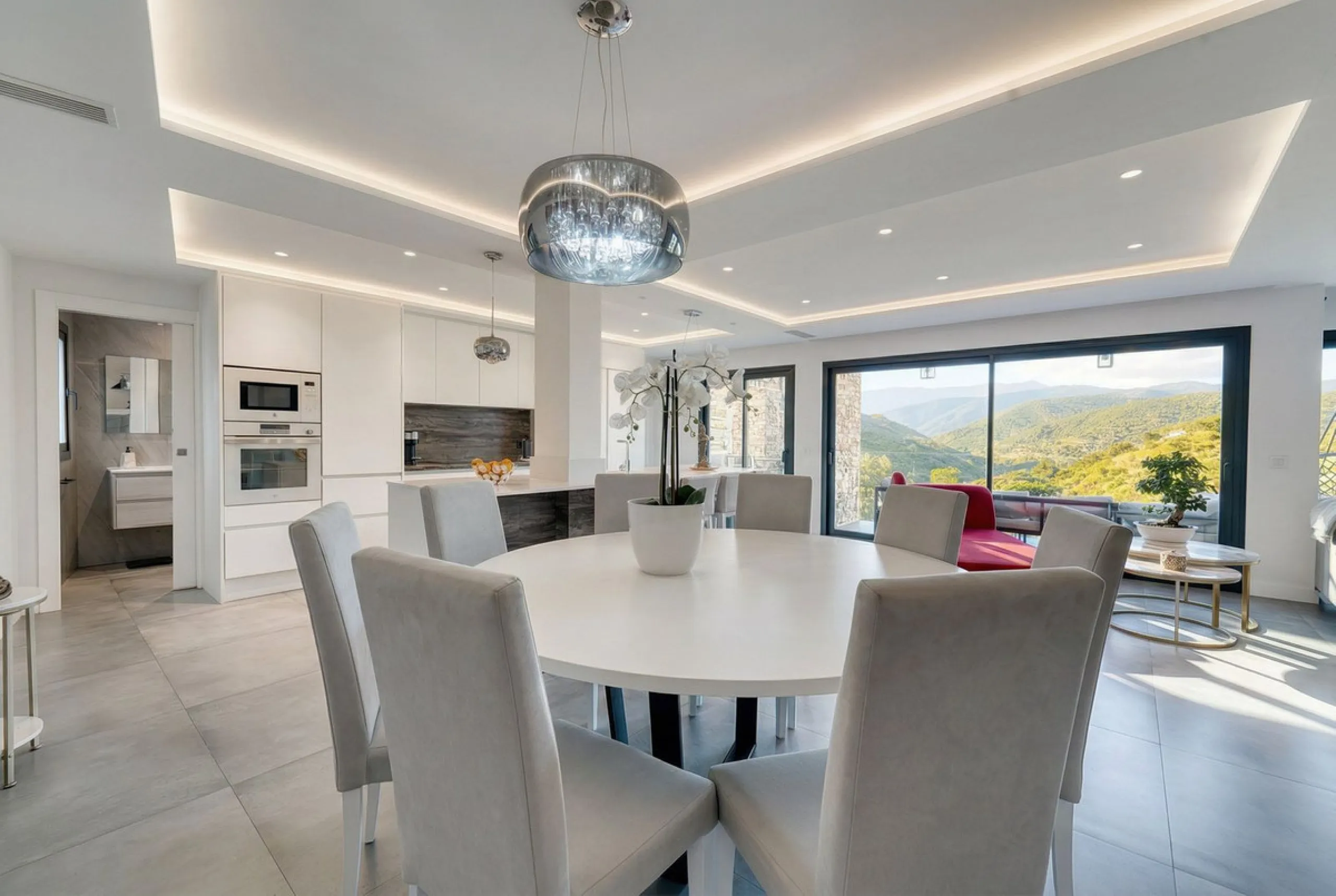 House - Detached Villa в продаже в Istán, Málaga. В доме 4 спален и 7 ванных комнат. Площадь дома 339 м². Площадь участка 410 м²