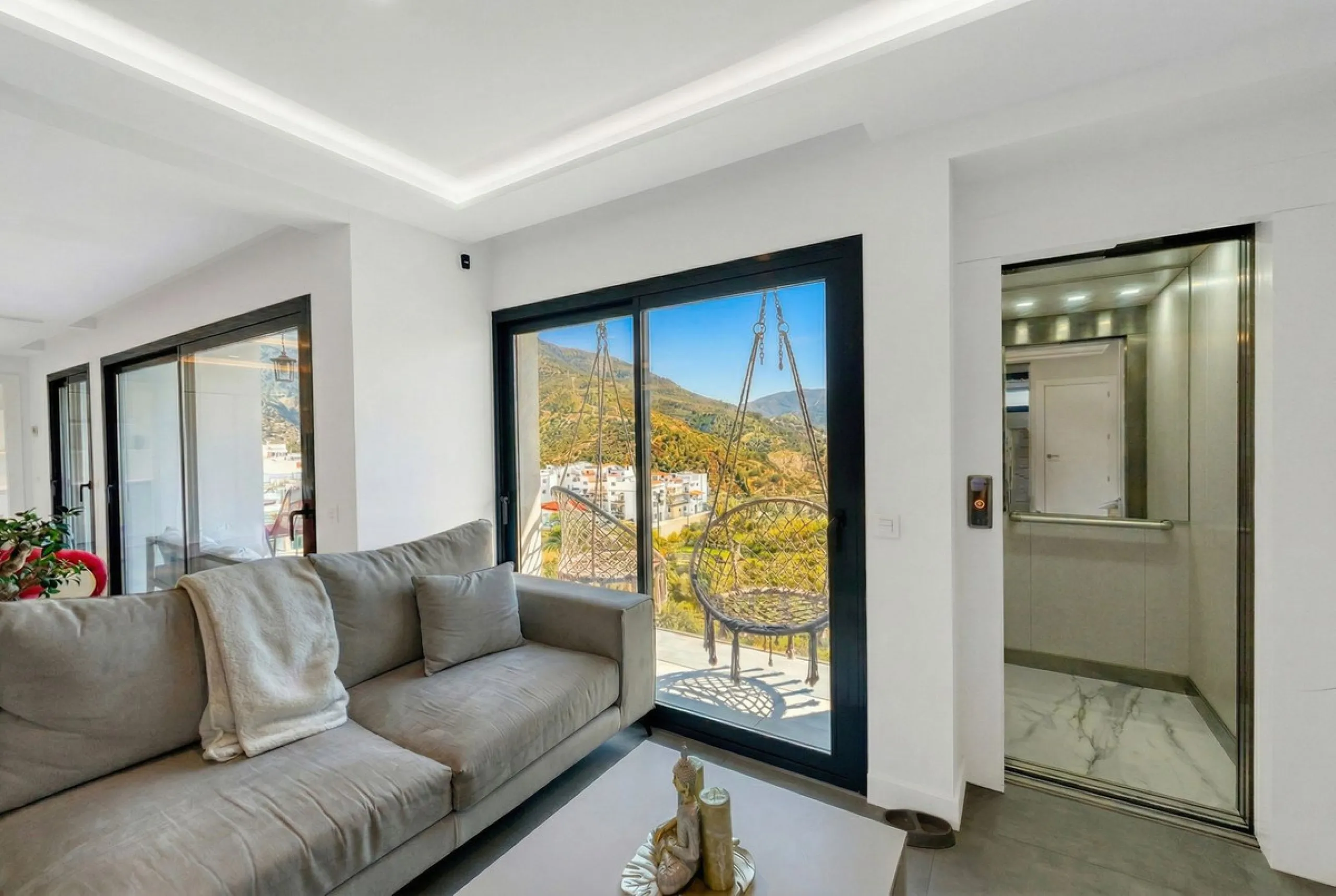House - Detached Villa в продаже в Istán, Málaga. В доме 4 спален и 7 ванных комнат. Площадь дома 339 м². Площадь участка 410 м²