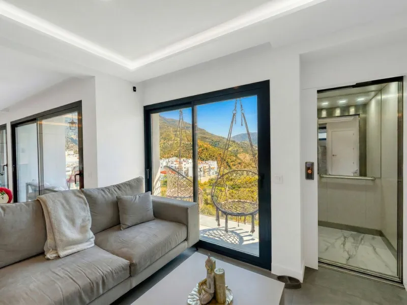 House - Detached Villa в продаже в Istán, Málaga. В доме 4 спален и 7 ванных комнат. Площадь дома 339 м². Площадь участка 410 м²