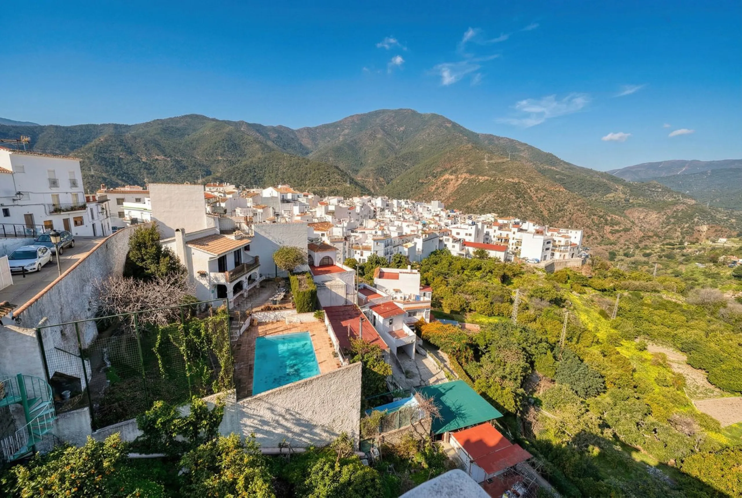 House - Detached Villa в продаже в Istán, Málaga. В доме 4 спален и 7 ванных комнат. Площадь дома 339 м². Площадь участка 410 м²
