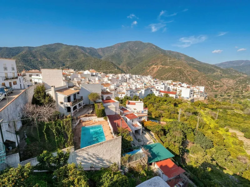 House - Detached Villa в продаже в Istán, Málaga. В доме 4 спален и 7 ванных комнат. Площадь дома 339 м². Площадь участка 410 м²