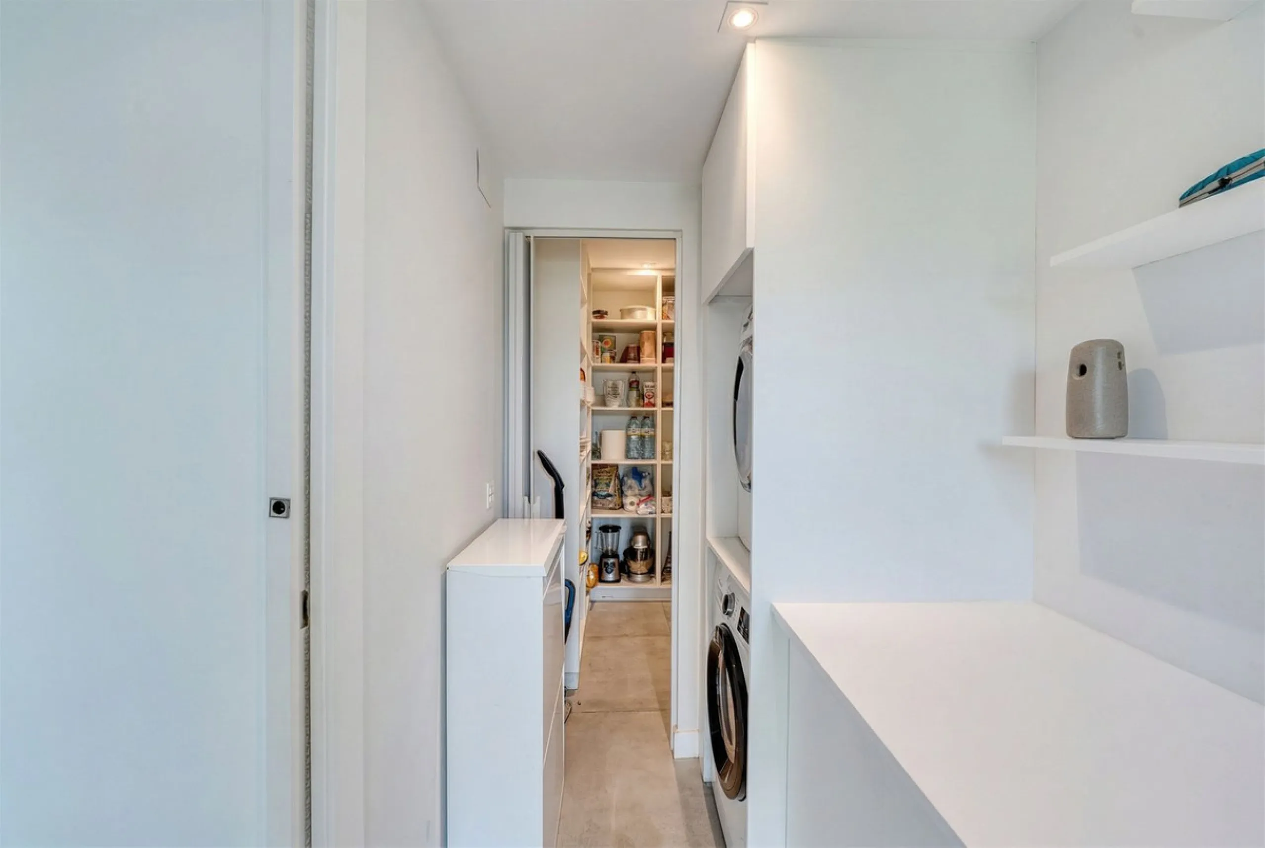 House - Detached Villa в продаже в Istán, Málaga. В доме 4 спален и 7 ванных комнат. Площадь дома 339 м². Площадь участка 410 м²