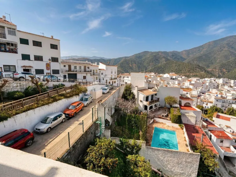 House - Detached Villa в продаже в Istán, Málaga. В доме 4 спален и 7 ванных комнат. Площадь дома 339 м². Площадь участка 410 м²