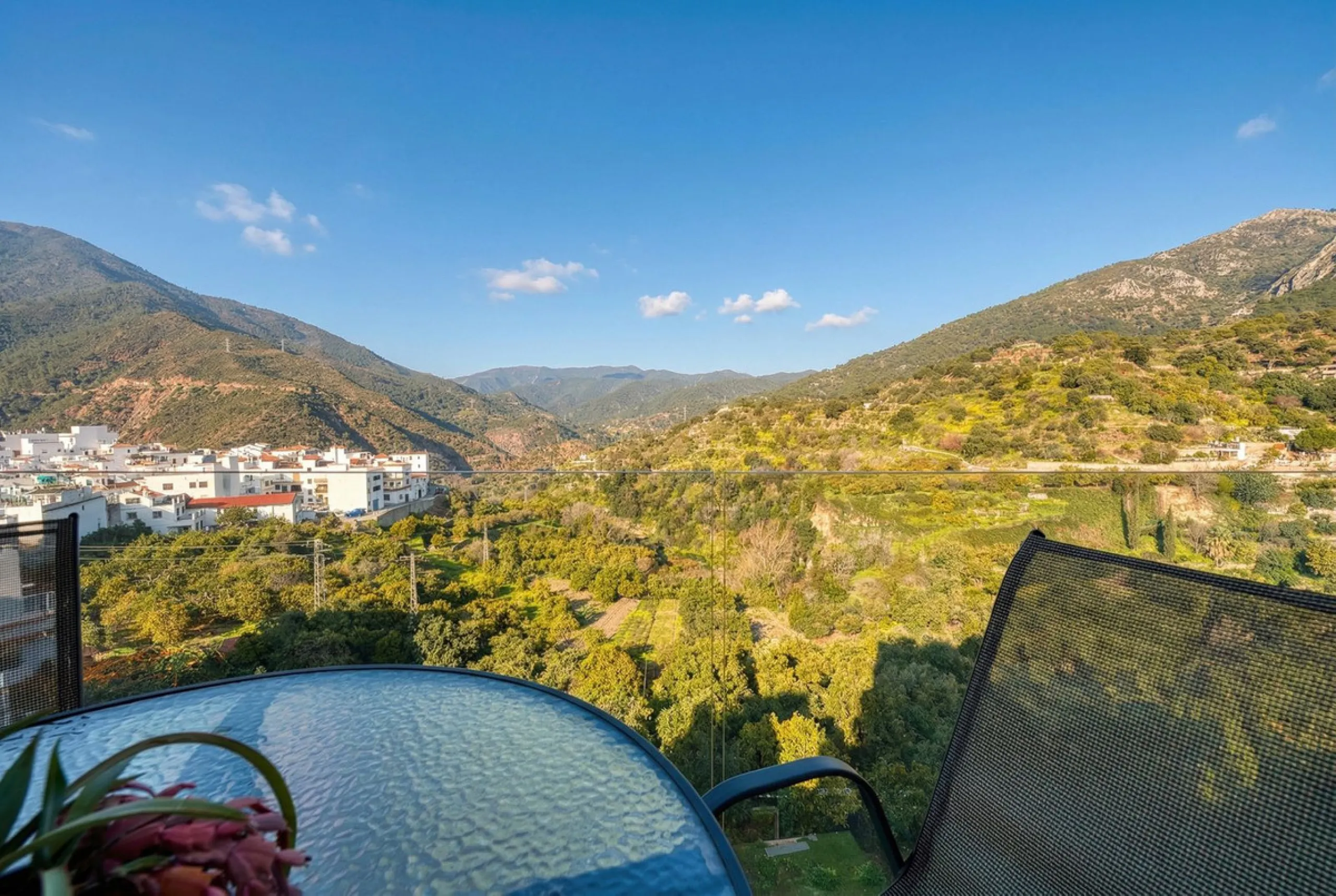 House - Detached Villa в продаже в Istán, Málaga. В доме 4 спален и 7 ванных комнат. Площадь дома 339 м². Площадь участка 410 м²