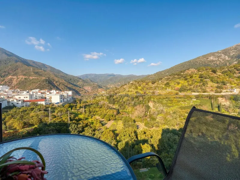 House - Detached Villa в продаже в Istán, Málaga. В доме 4 спален и 7 ванных комнат. Площадь дома 339 м². Площадь участка 410 м²