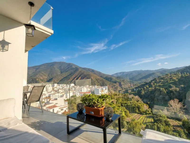 House - Detached Villa в продаже в Istán, Málaga. В доме 4 спален и 7 ванных комнат. Площадь дома 339 м². Площадь участка 410 м²