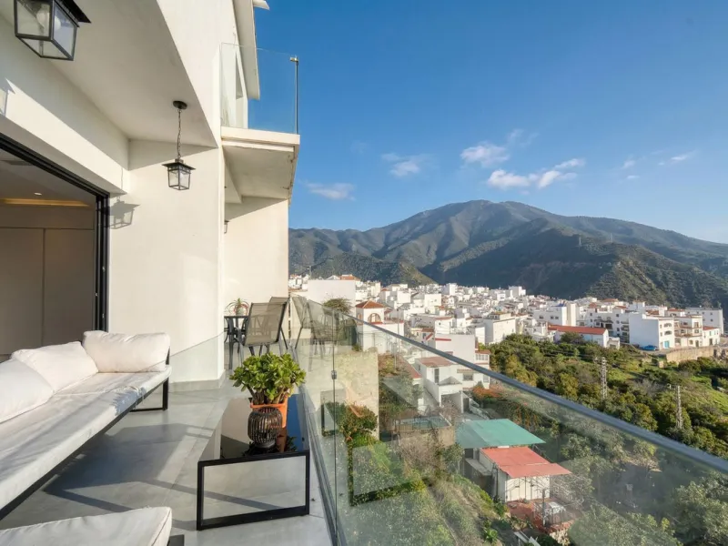 House - Detached Villa в продаже в Istán, Málaga. В доме 4 спален и 7 ванных комнат. Площадь дома 339 м². Площадь участка 410 м²