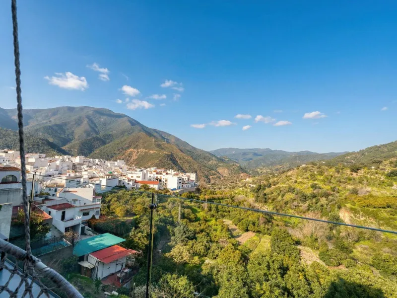 House - Detached Villa в продаже в Istán, Málaga. В доме 4 спален и 7 ванных комнат. Площадь дома 339 м². Площадь участка 410 м²