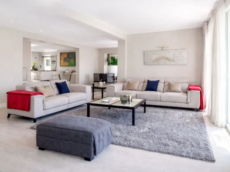 Stunning 6-bedroom, 6-bathroom detached villa located in a secure, gated community just a 10-minute walk from the beach and moments from the heart of Marbella.