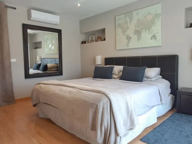 Stunning 6-bedroom, 6-bathroom detached villa located in a secure, gated community just a 10-minute walk from the beach and moments from the heart of Marbella.