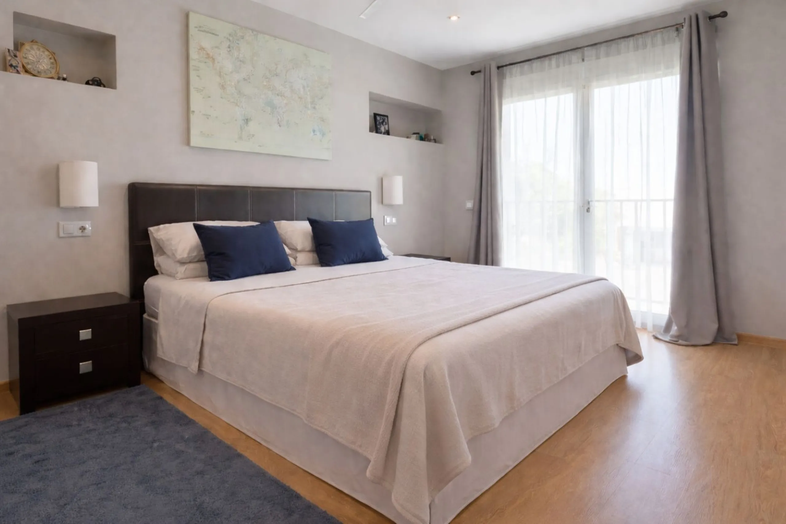 Stunning 6-bedroom, 6-bathroom detached villa located in a secure, gated community just a 10-minute walk from the beach and moments from the heart of Marbella.