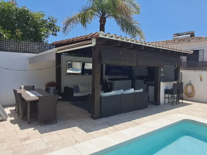 Stunning 6-bedroom, 6-bathroom detached villa located in a secure, gated community just a 10-minute walk from the beach and moments from the heart of Marbella.