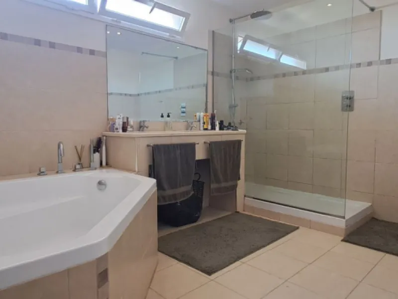 Stunning 6-bedroom, 6-bathroom detached villa located in a secure, gated community just a 10-minute walk from the beach and moments from the heart of Marbella.