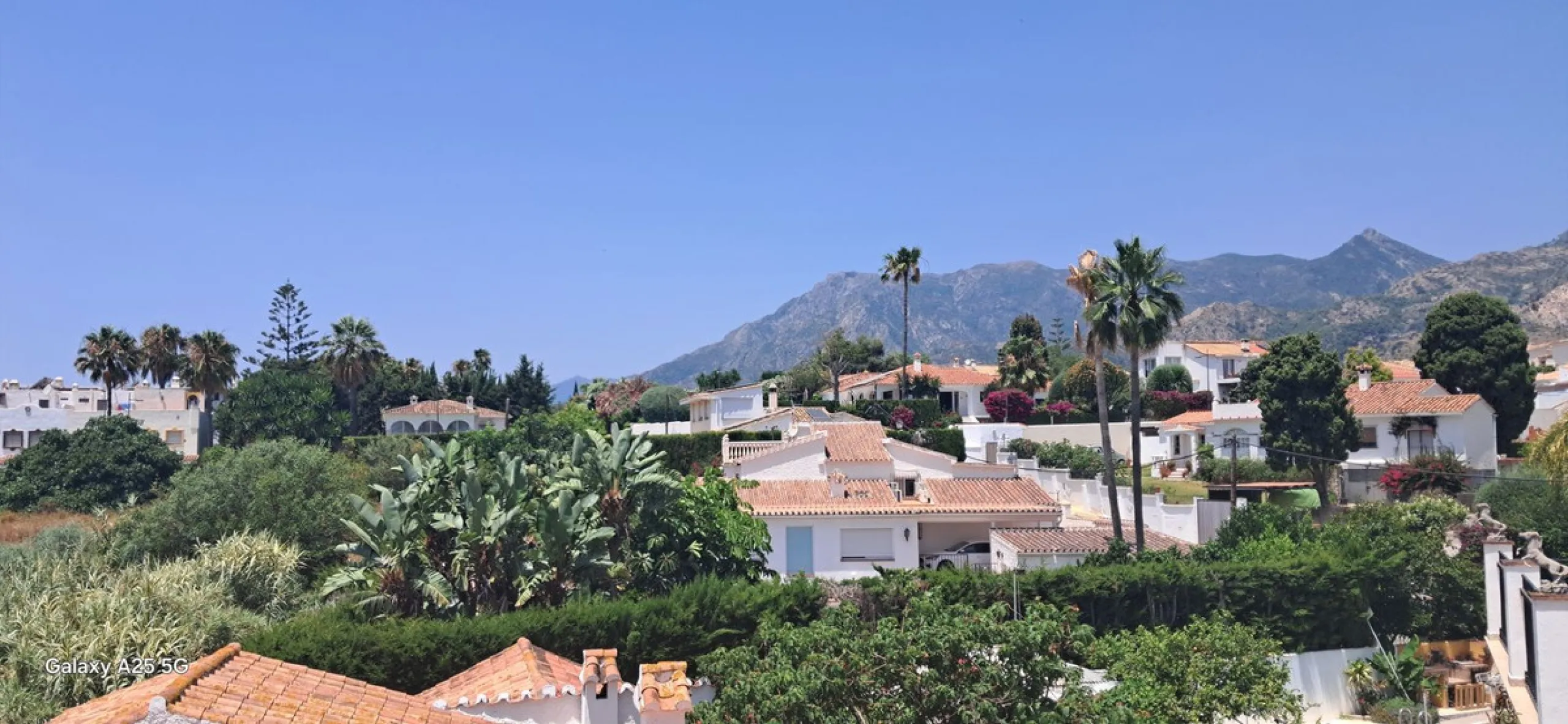 Stunning 6-bedroom, 6-bathroom detached villa located in a secure, gated community just a 10-minute walk from the beach and moments from the heart of Marbella.
