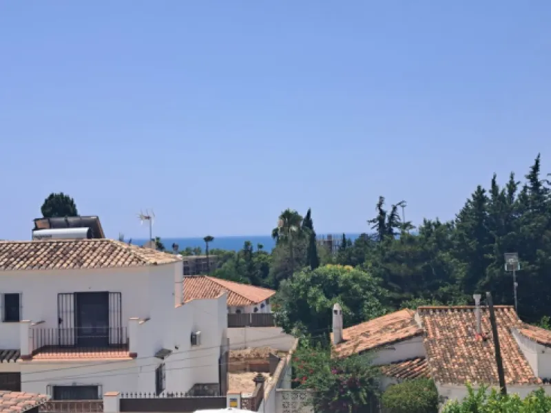 Stunning 6-bedroom, 6-bathroom detached villa located in a secure, gated community just a 10-minute walk from the beach and moments from the heart of Marbella.