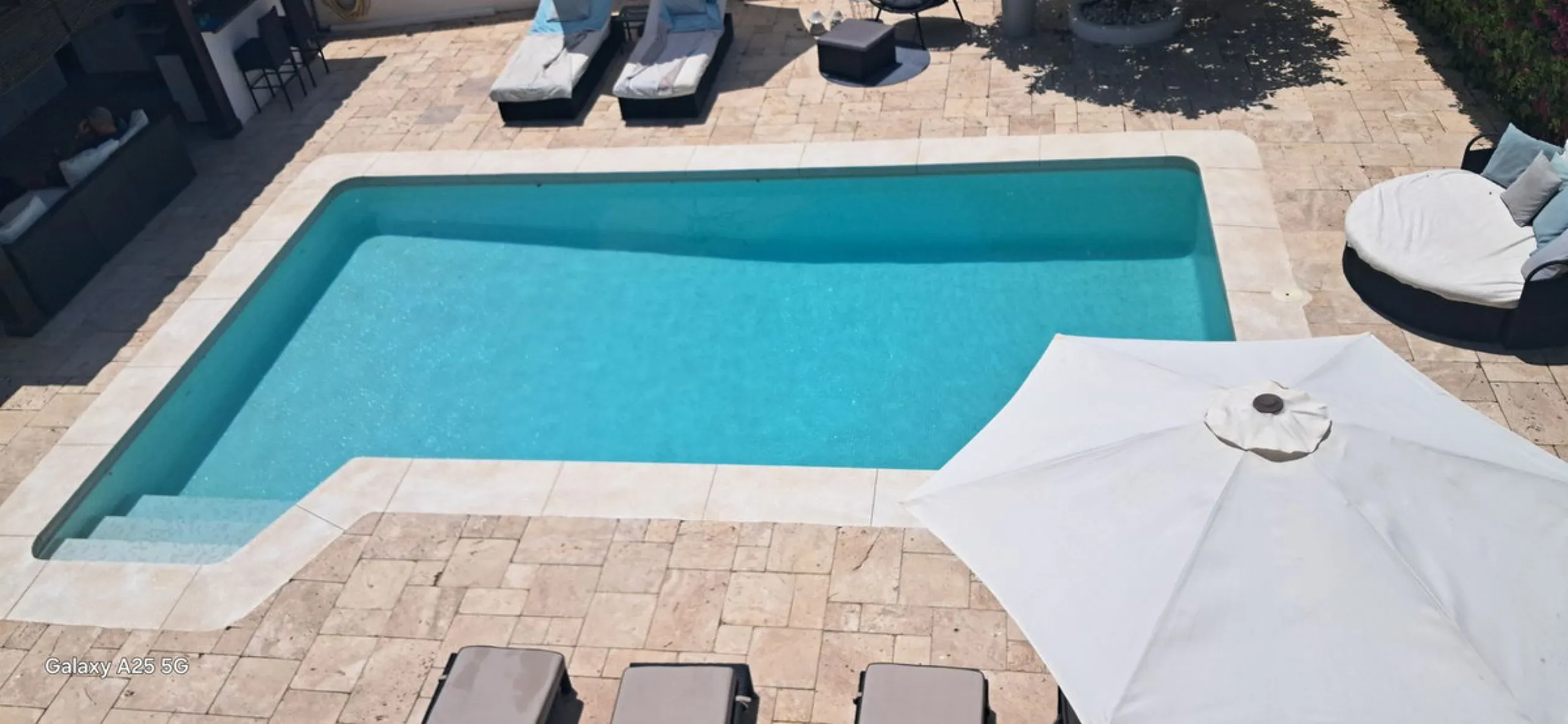 Stunning 6-bedroom, 6-bathroom detached villa located in a secure, gated community just a 10-minute walk from the beach and moments from the heart of Marbella.