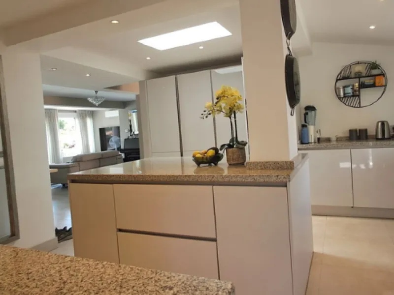 Stunning 6-bedroom, 6-bathroom detached villa located in a secure, gated community just a 10-minute walk from the beach and moments from the heart of Marbella.