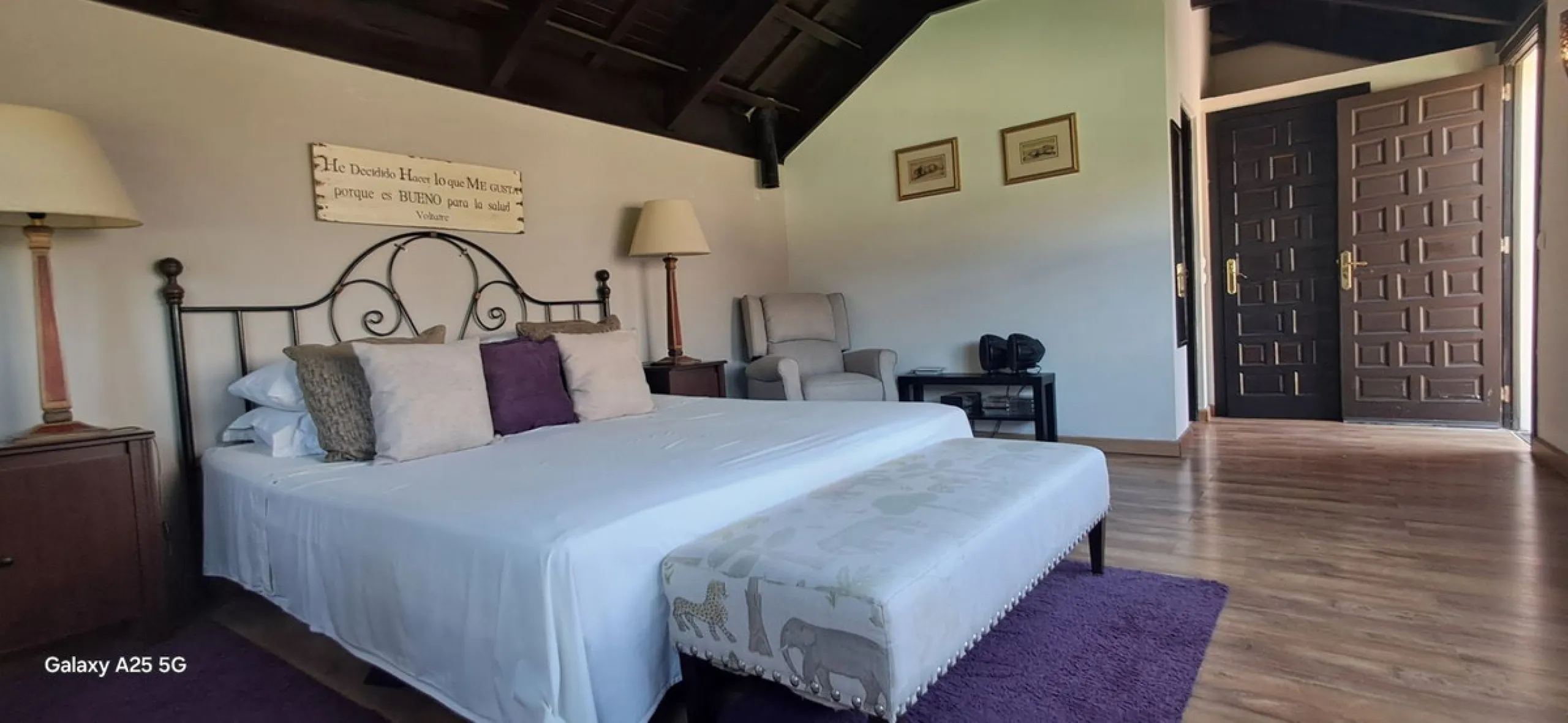 Stunning 6-bedroom, 6-bathroom detached villa located in a secure, gated community just a 10-minute walk from the beach and moments from the heart of Marbella.