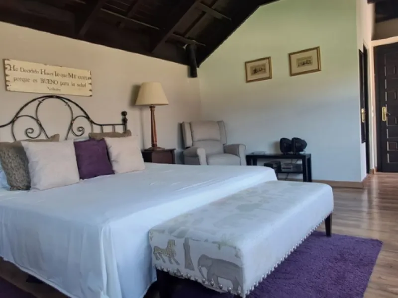 Stunning 6-bedroom, 6-bathroom detached villa located in a secure, gated community just a 10-minute walk from the beach and moments from the heart of Marbella.