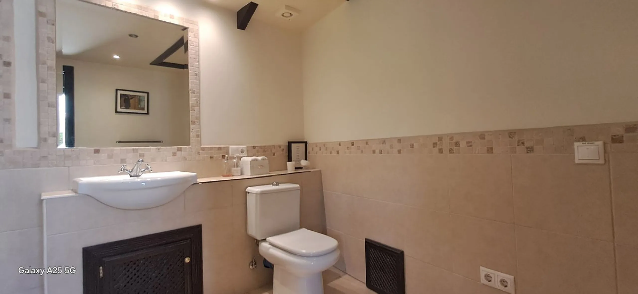 Stunning 6-bedroom, 6-bathroom detached villa located in a secure, gated community just a 10-minute walk from the beach and moments from the heart of Marbella.