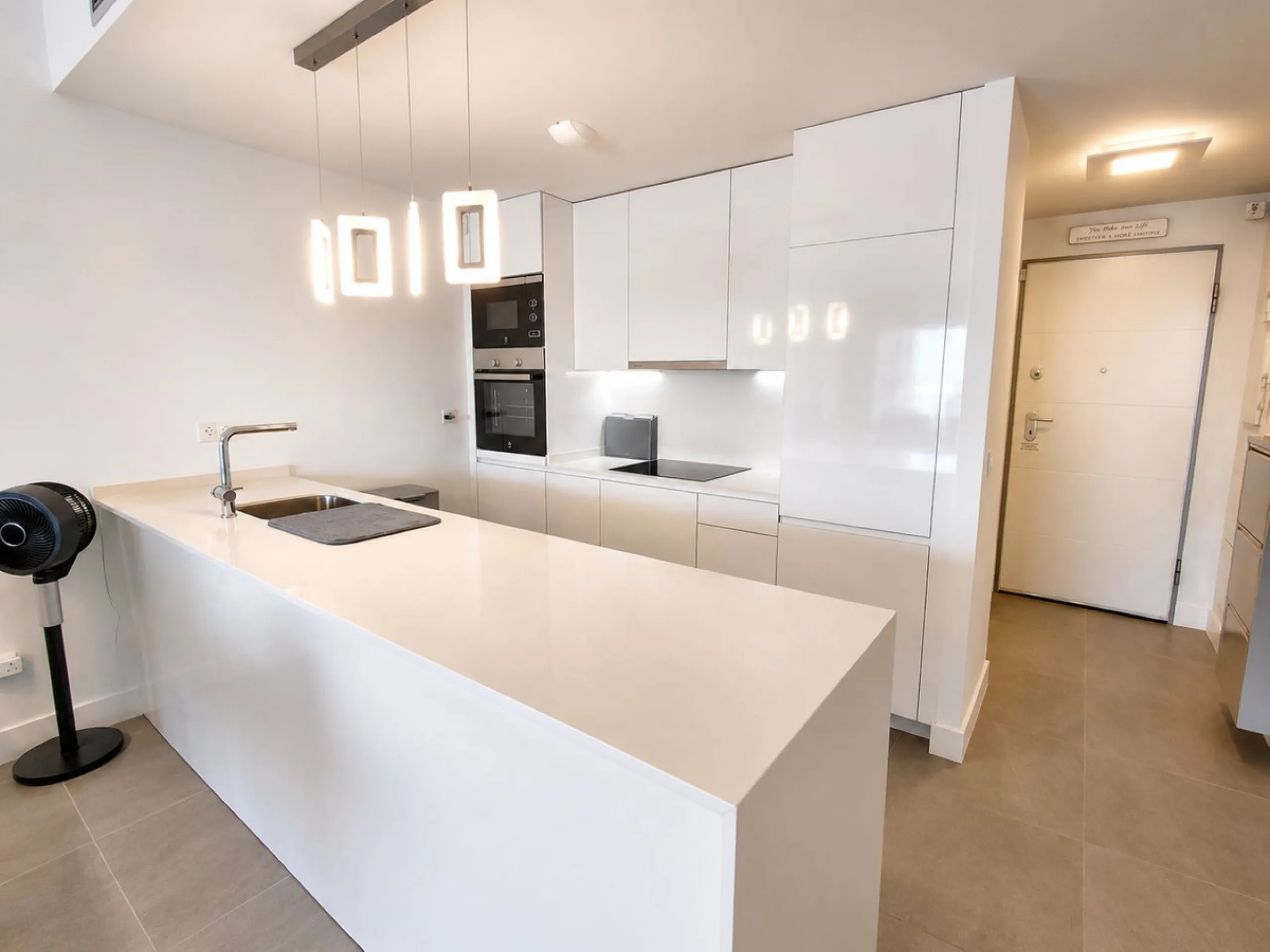 Fantastic opportunity!! Stunning new build apartment with sea views!
