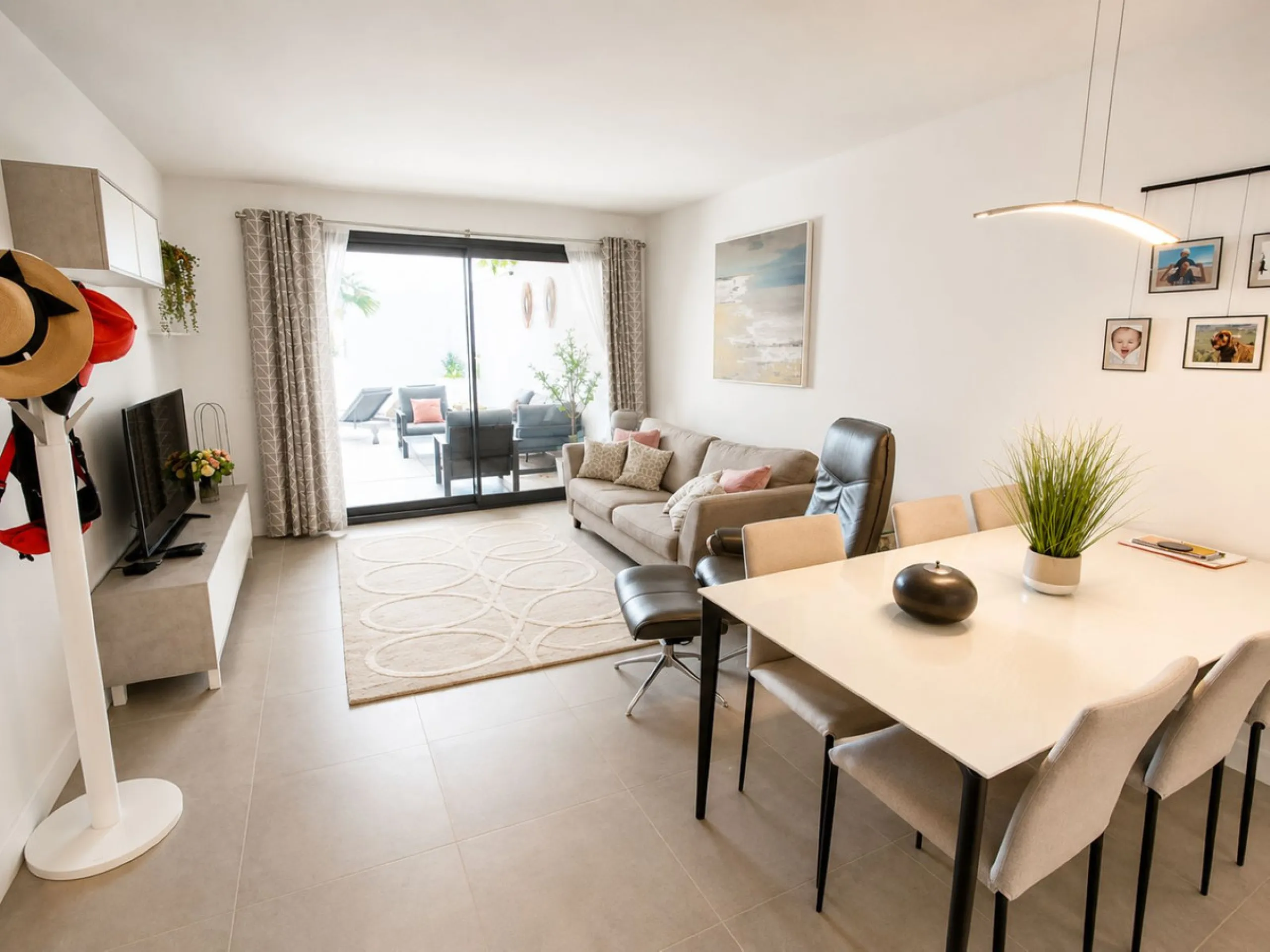 Fantastic opportunity!! Stunning new build apartment with sea views!