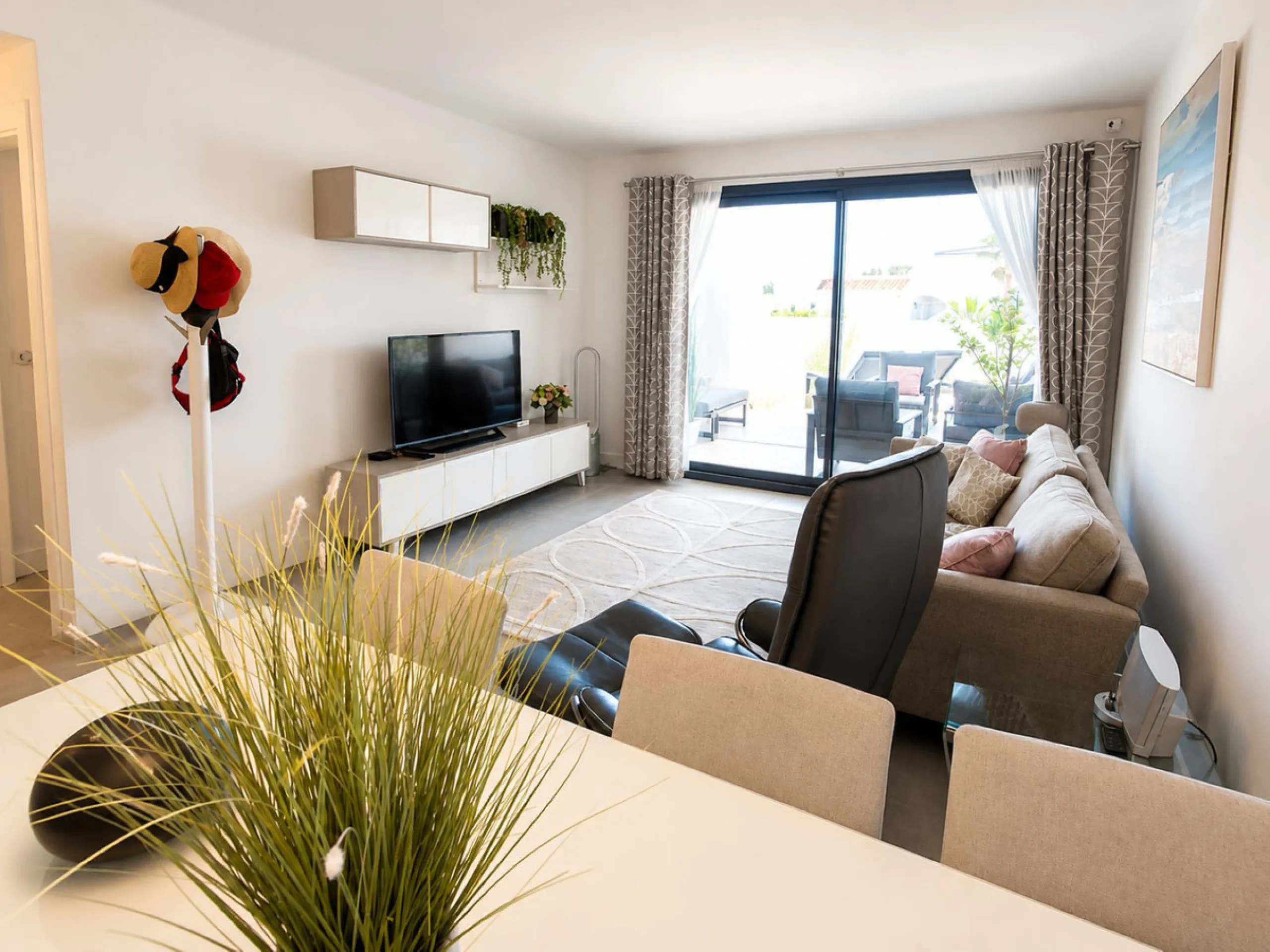 Fantastic opportunity!! Stunning new build apartment with sea views!