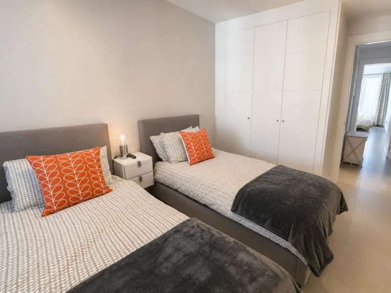 Fantastic opportunity!! Stunning new build apartment with sea views!