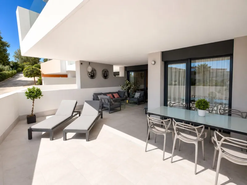 Fantastic opportunity!! Stunning new build apartment with sea views!