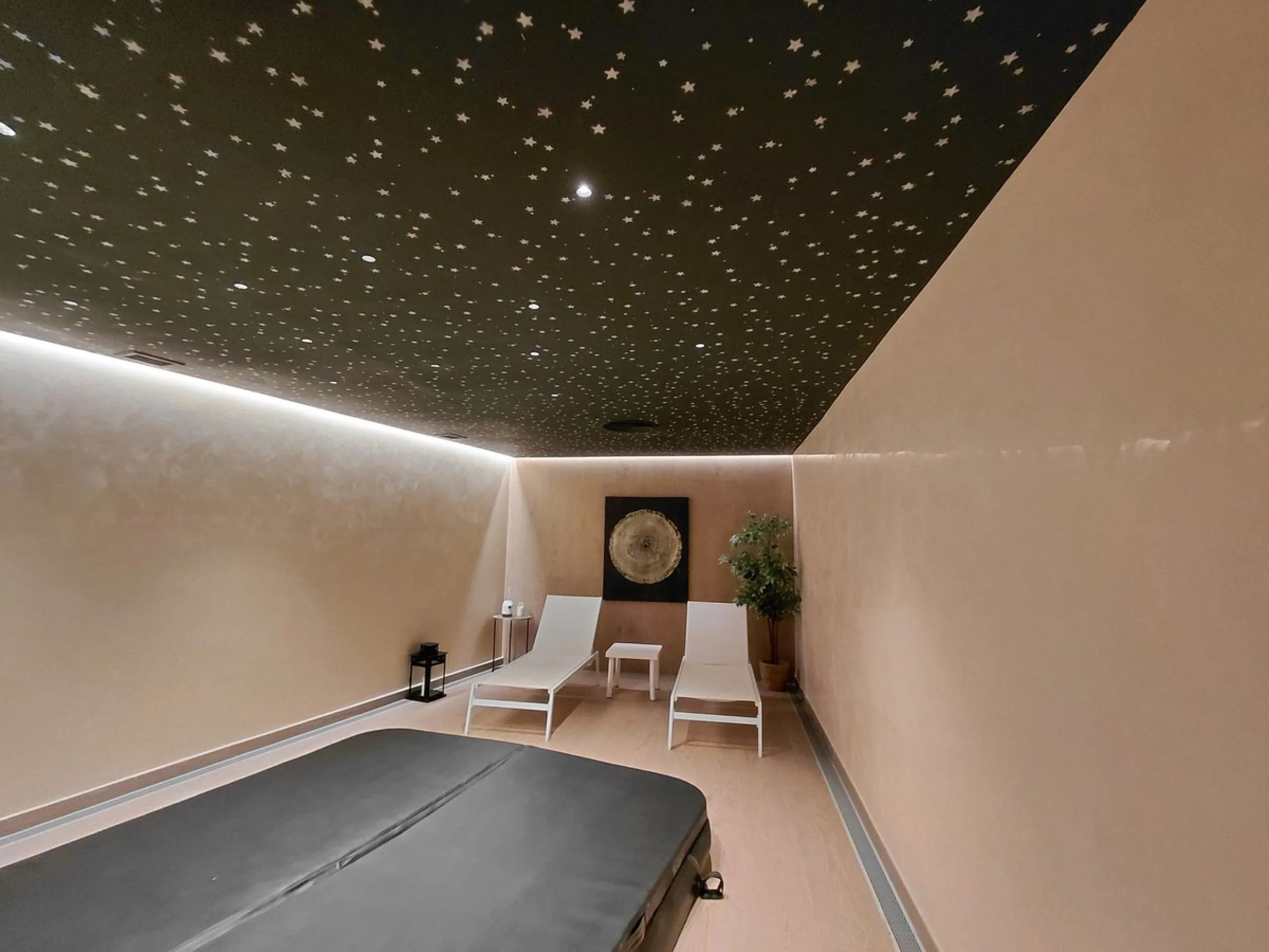 Fantastic opportunity!! Stunning new build apartment with sea views!