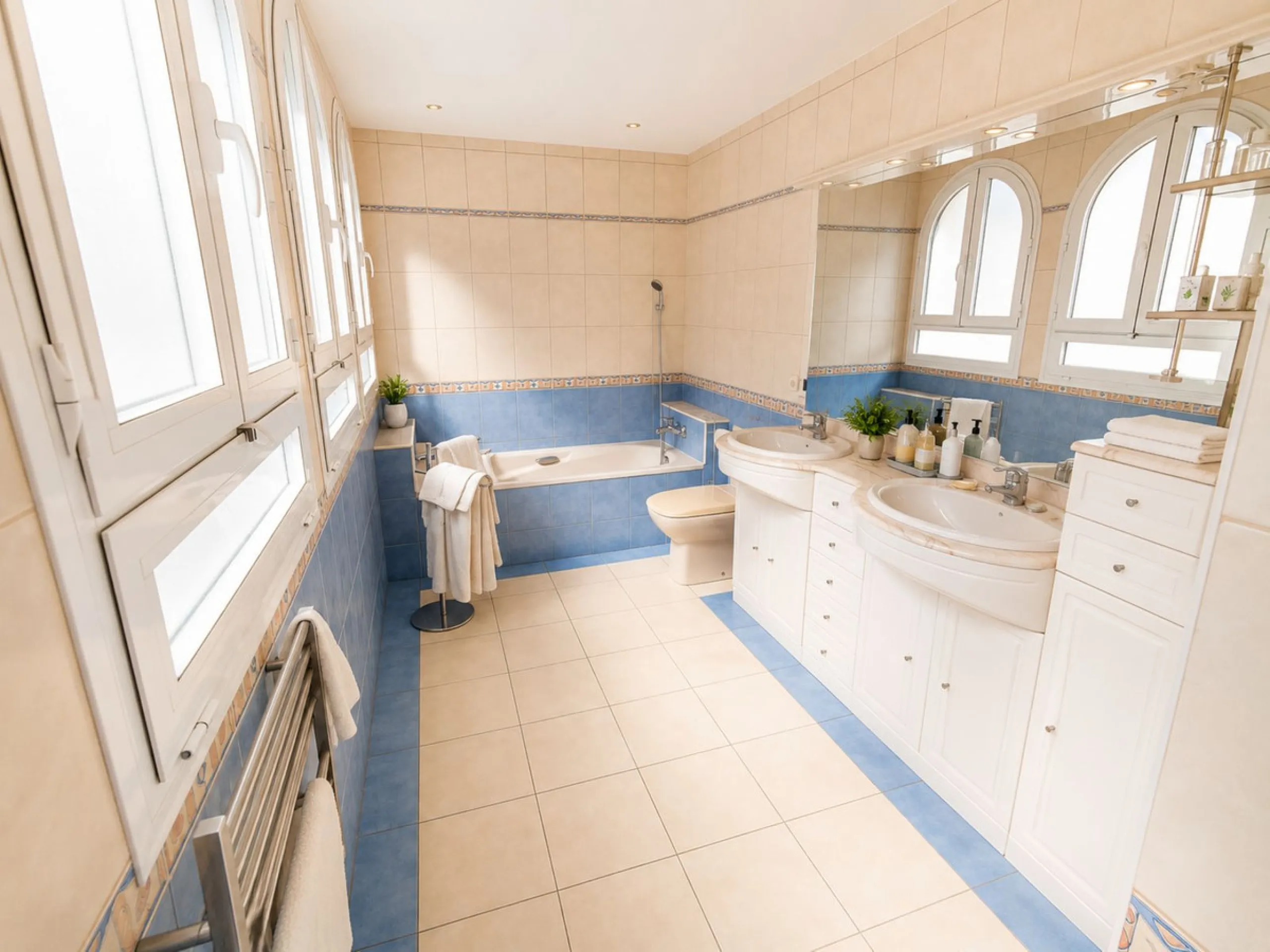 Fantastic opportunity to own a beachfront 3 bedroom penthouse!