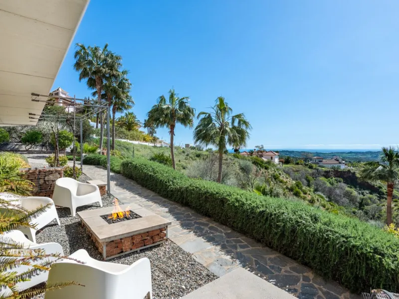 Detached Villa in Prestigious Valtocado, Mijas – with Panoramic Views of the Mountains and the Mediterranean
