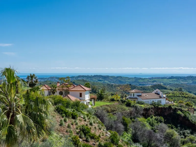 Detached Villa in Prestigious Valtocado, Mijas – with Panoramic Views of the Mountains and the Mediterranean