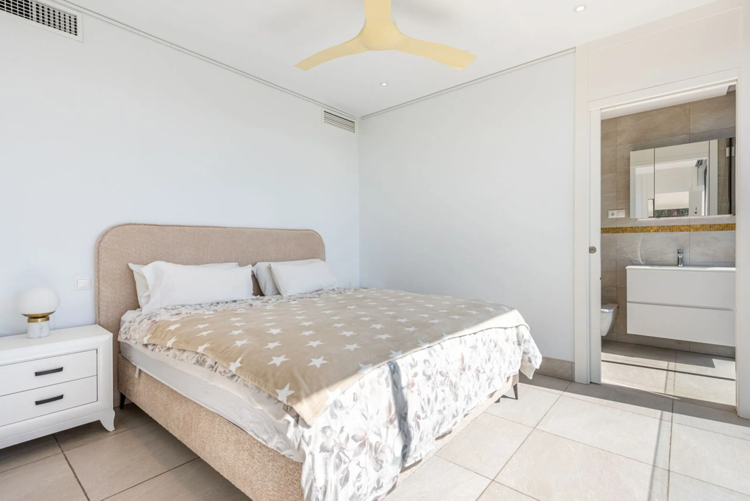 Detached Villa in Prestigious Valtocado, Mijas – with Panoramic Views of the Mountains and the Mediterranean